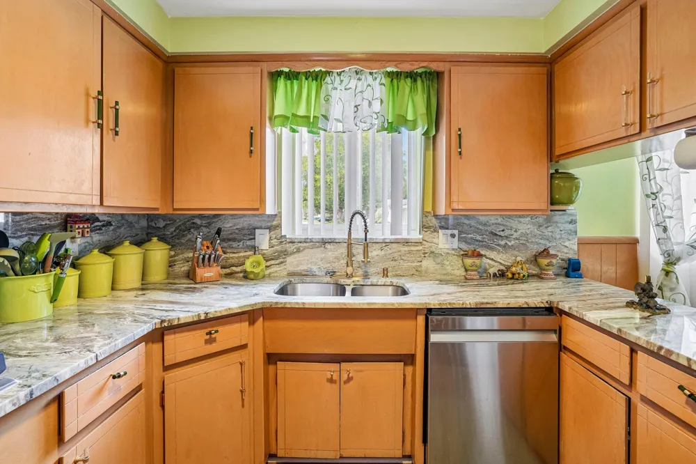 22808 Greenview Road Southfield, MI 48075