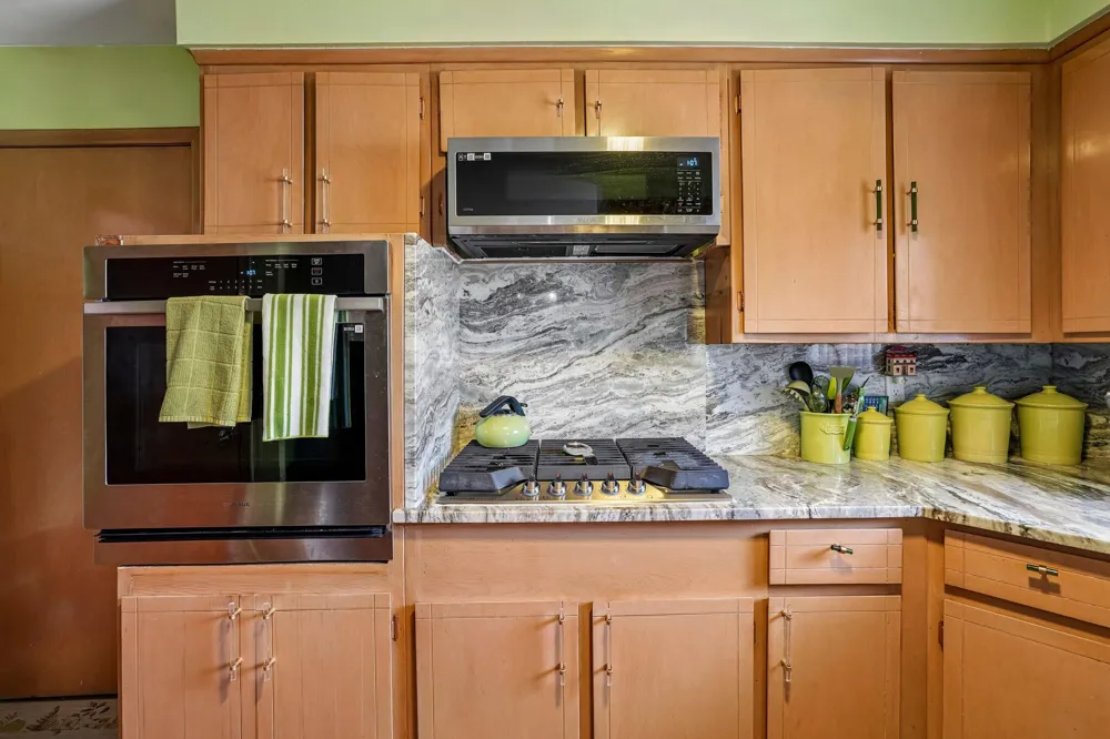 22808 Greenview Road Southfield, MI 48075