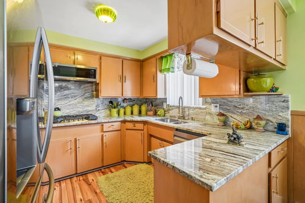 22808 Greenview Road Southfield, MI 48075