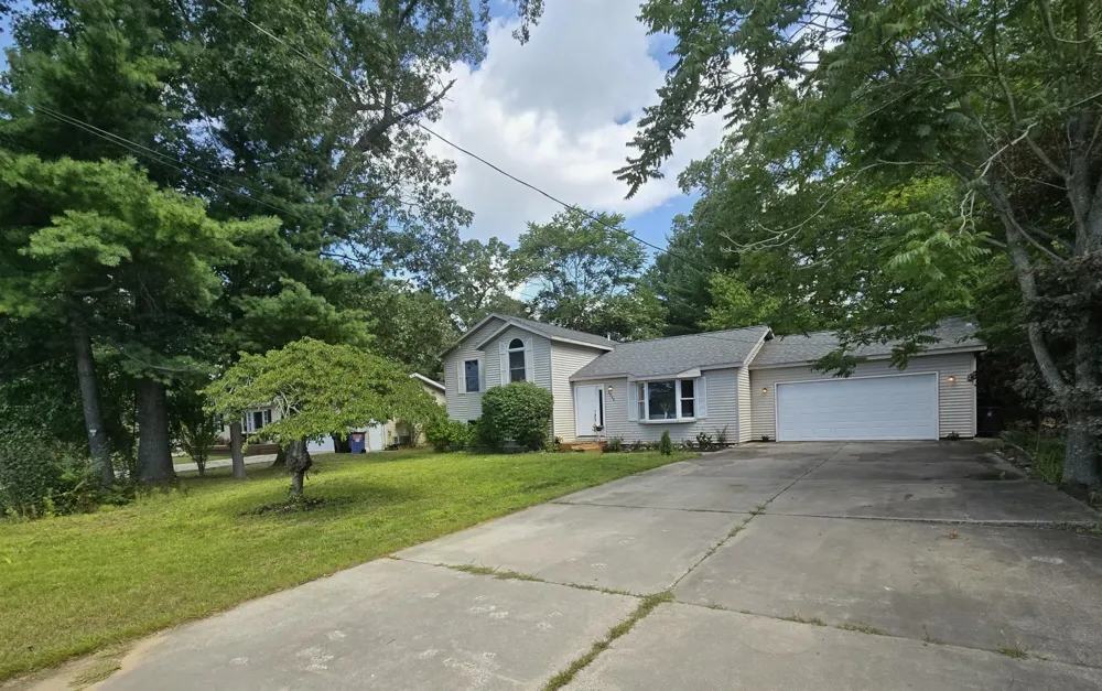 2046 Roberts Road Muskegon Charter Township, MI 49445