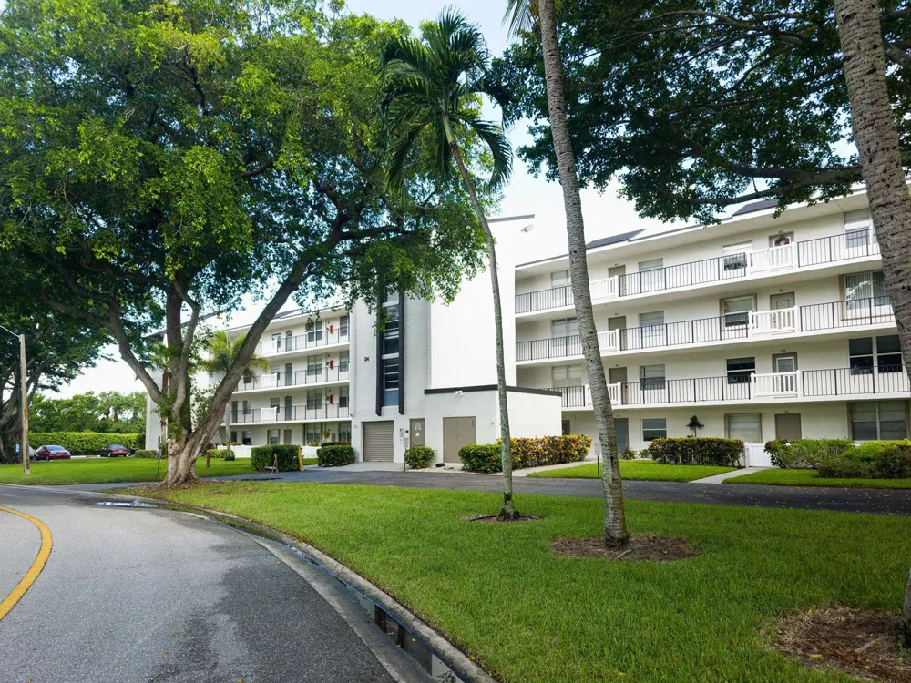 24 Abbey Lane #301 Delray Beach, FL 33446