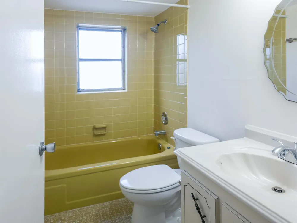 24 Abbey Lane #301 Delray Beach, FL 33446