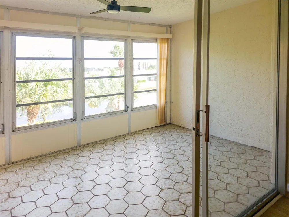 24 Abbey Lane #301 Delray Beach, FL 33446