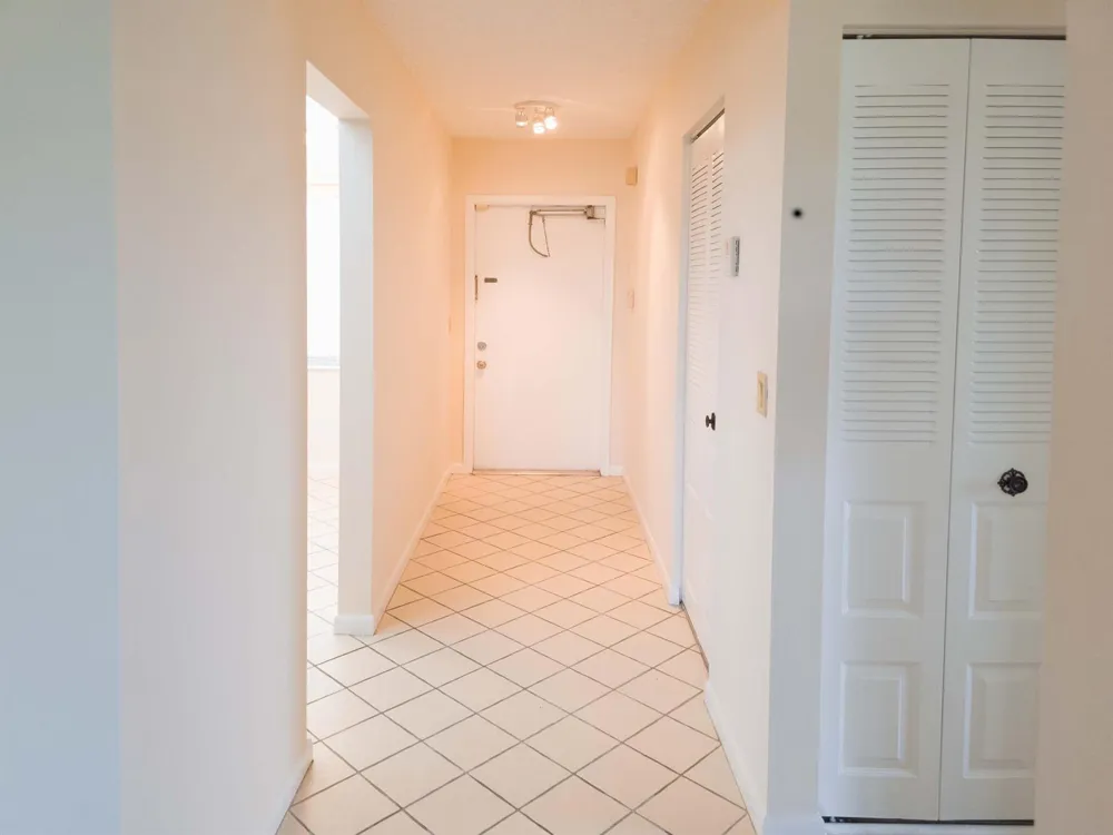 24 Abbey Lane #301 Delray Beach, FL 33446