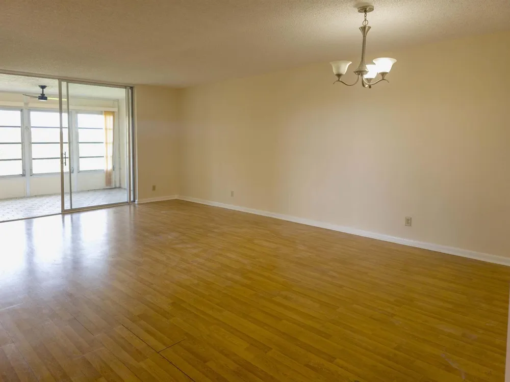 24 Abbey Lane #301 Delray Beach, FL 33446