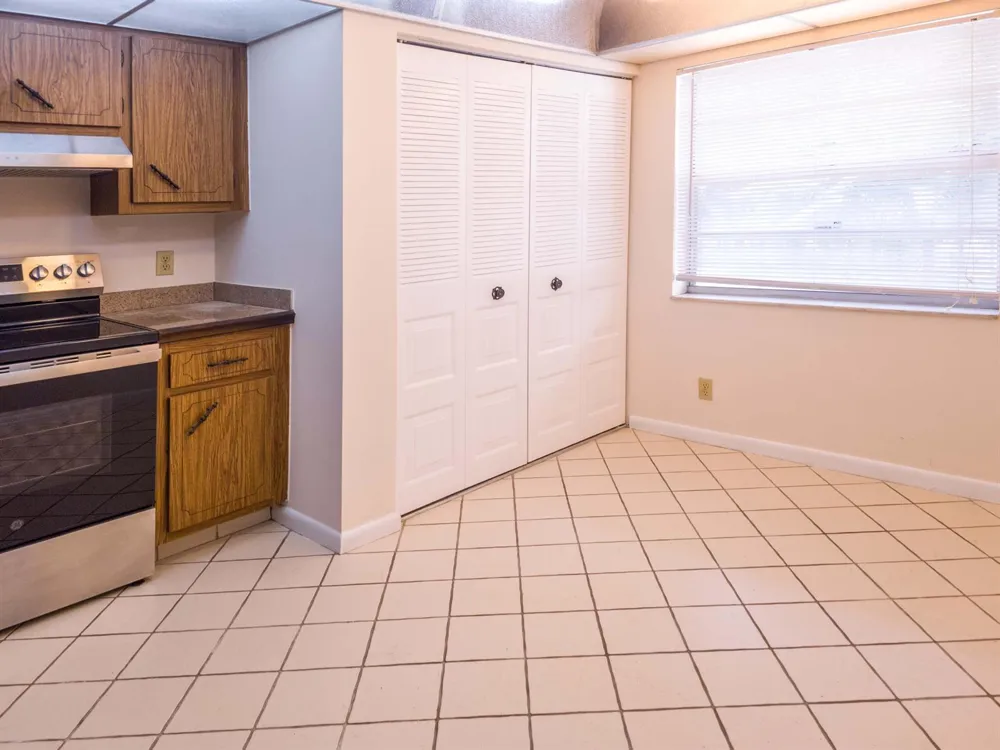 24 Abbey Lane #301 Delray Beach, FL 33446