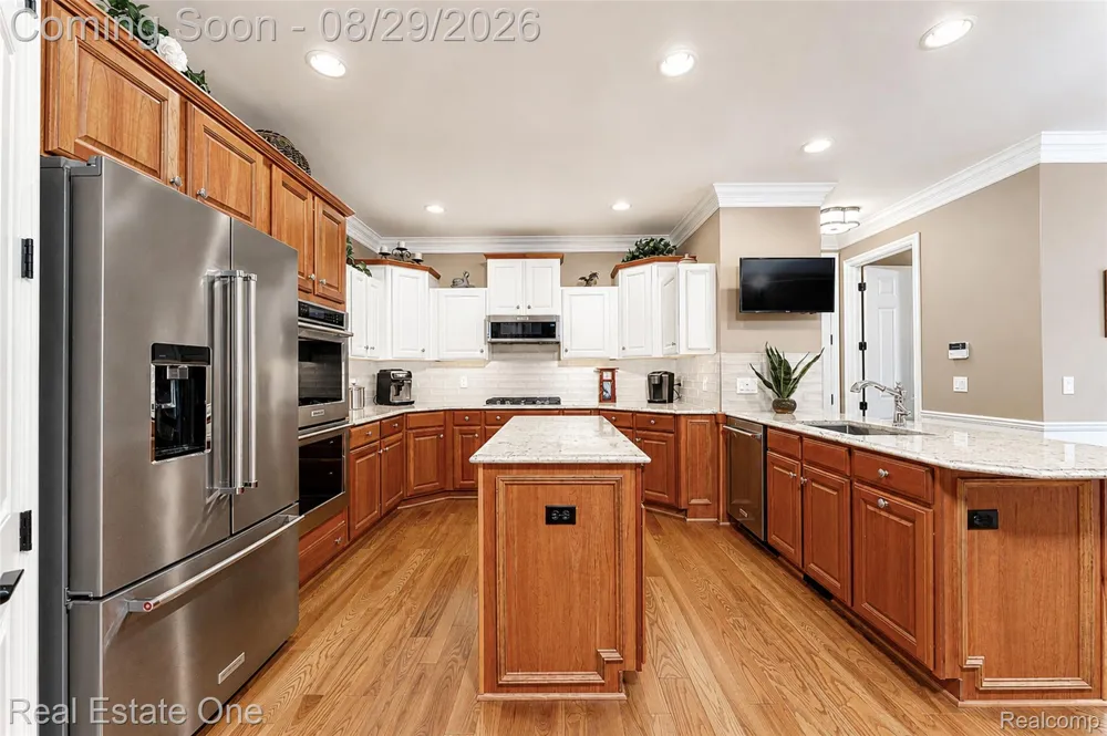 10844 Sparkling Waters Court #16 Green Oak Township, MI 48178