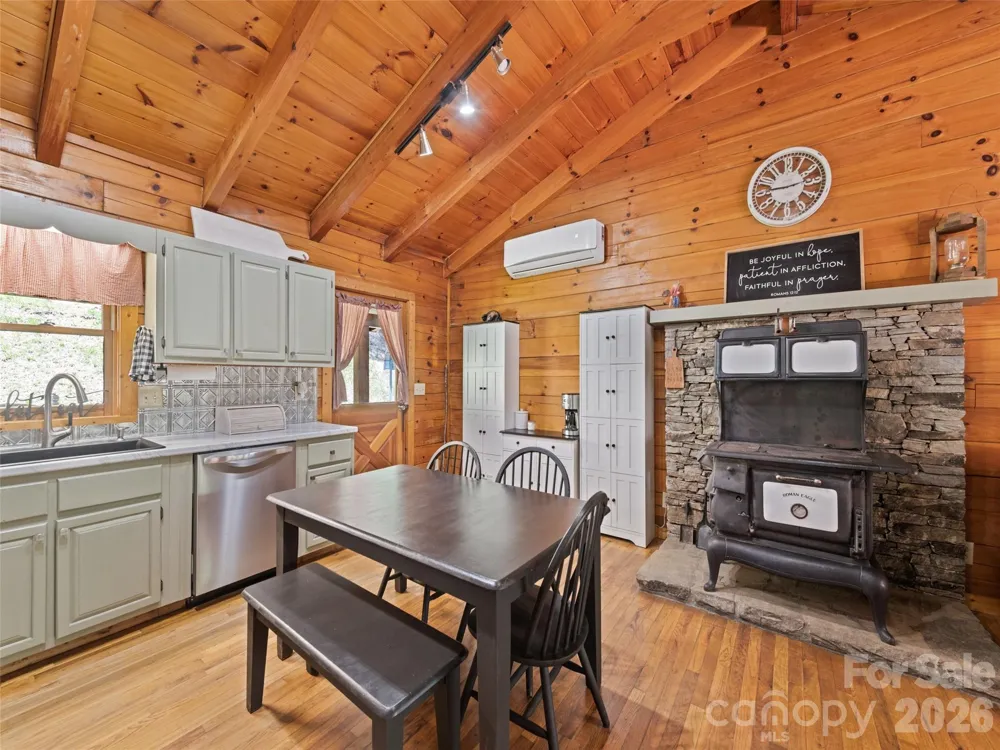 367 Robinson Road Clyde, NC 28721