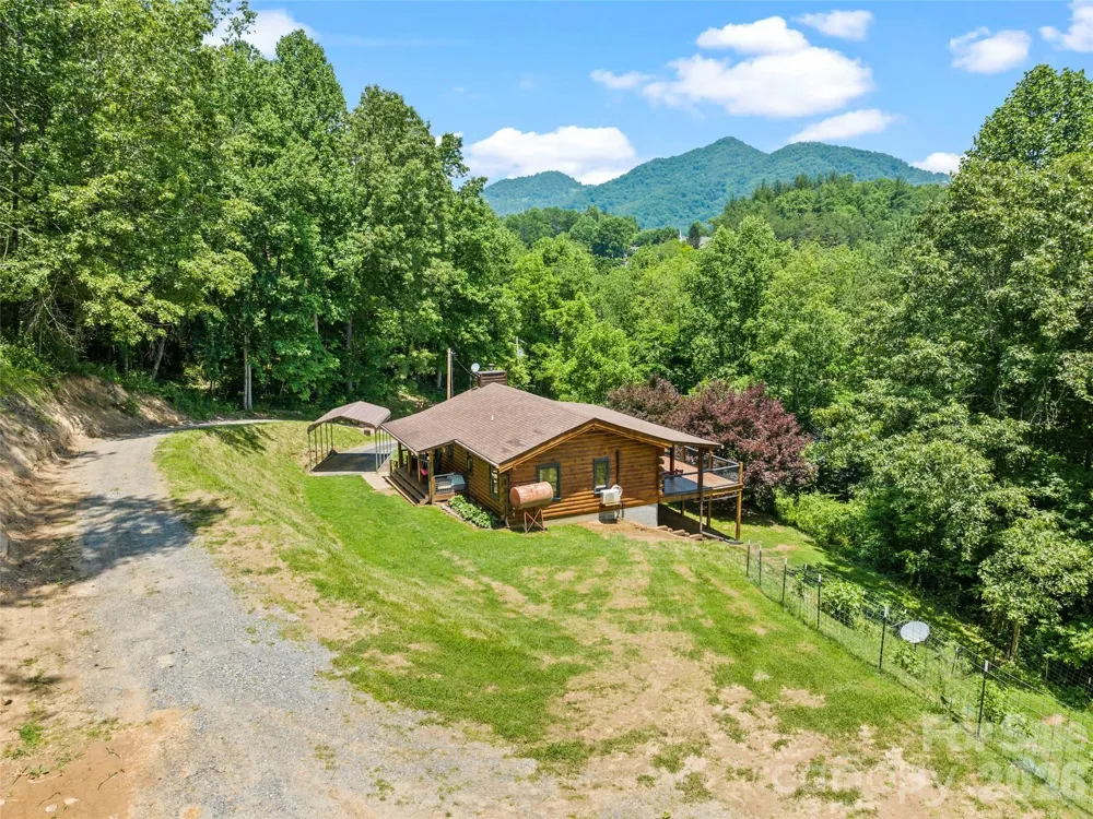 367 Robinson Road Clyde, NC 28721