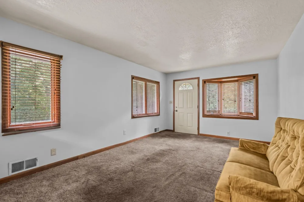 4653 Jackson Street NE Hilltop, MN 55421
