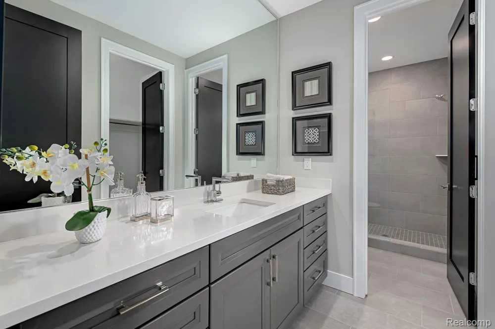 30809 E Franklin Hills Court E #8 Farmington Hills City, MI 48334
