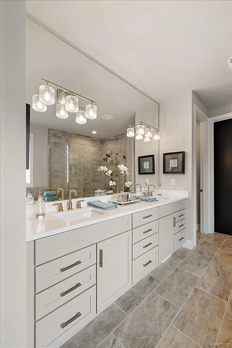 30809 E Franklin Hills Court E #8 Farmington Hills City, MI 48334