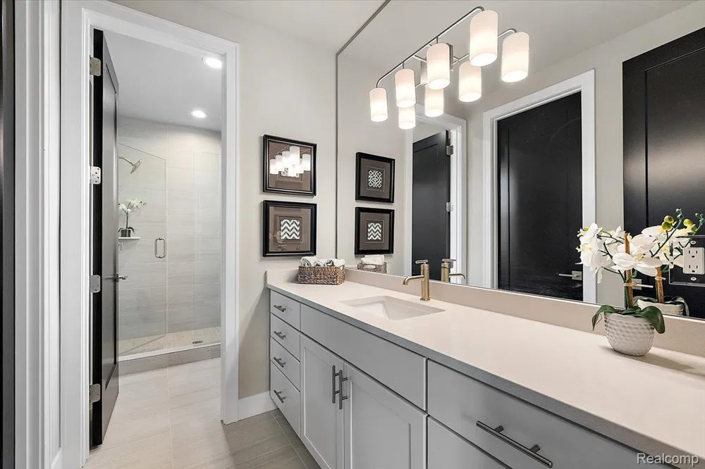 30809 E Franklin Hills Court E #8 Farmington Hills City, MI 48334