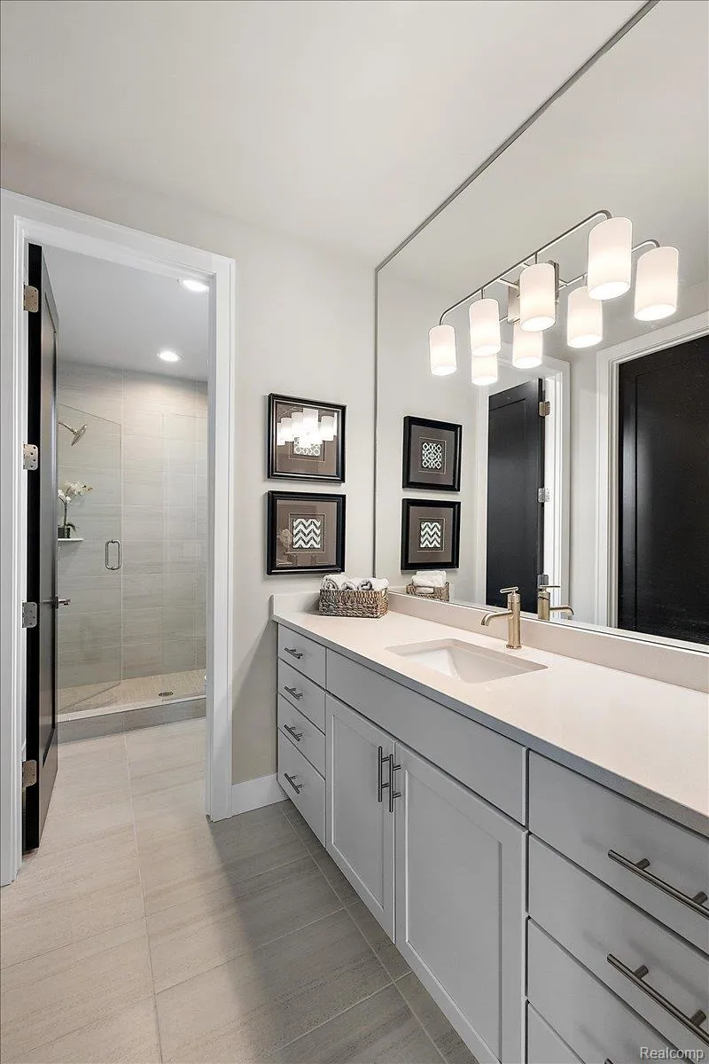 30809 E Franklin Hills Court E #8 Farmington Hills City, MI 48334