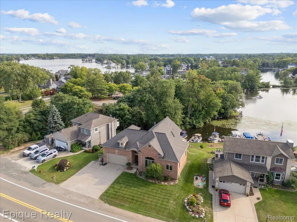 395 Indianwood Road Orion Charter Township, MI 48362