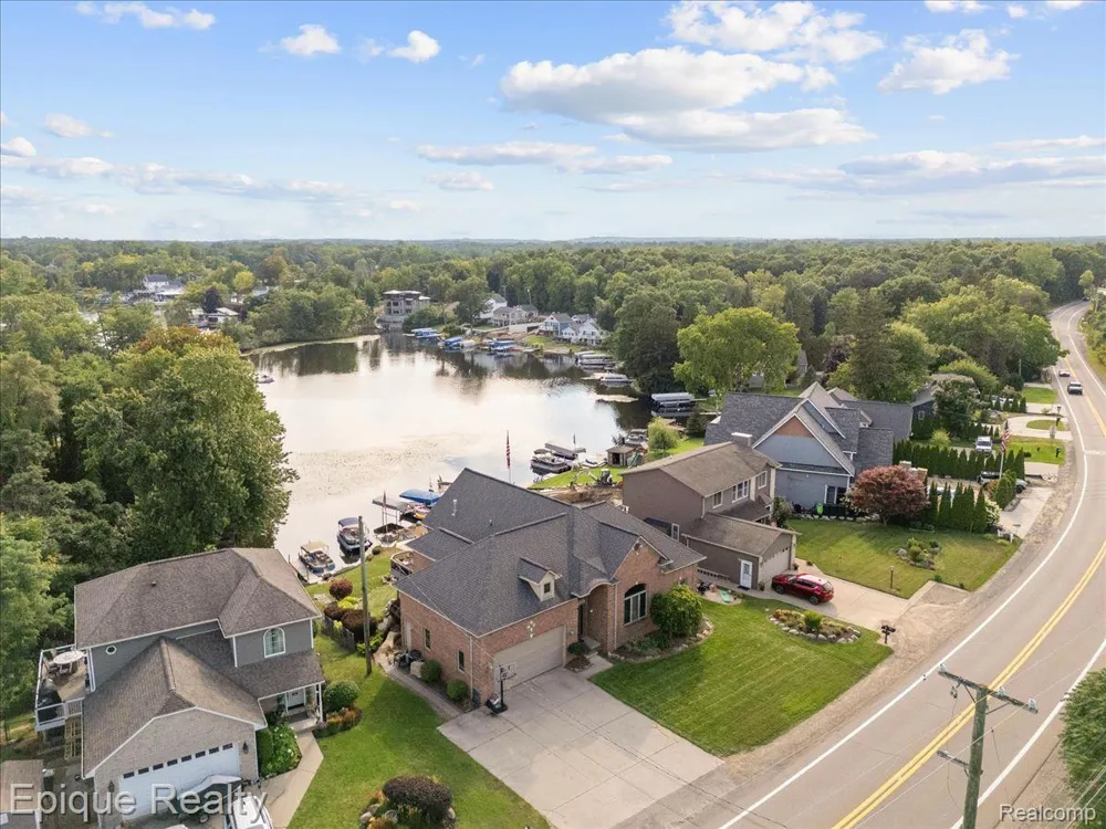 395 Indianwood Road Orion Charter Township, MI 48362