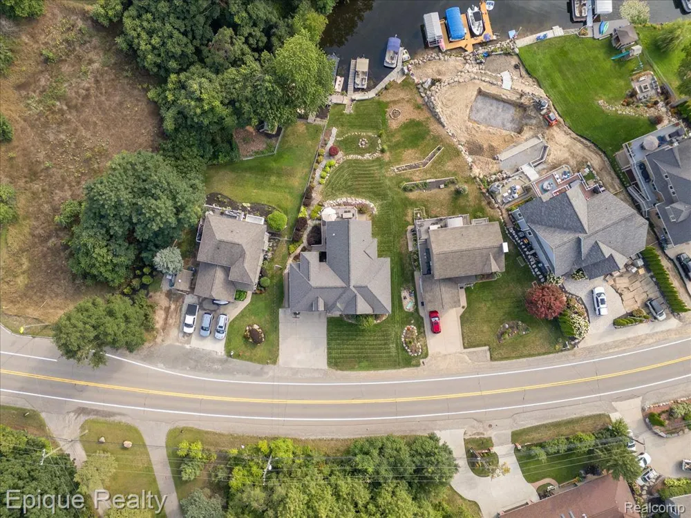 395 Indianwood Road Orion Charter Township, MI 48362