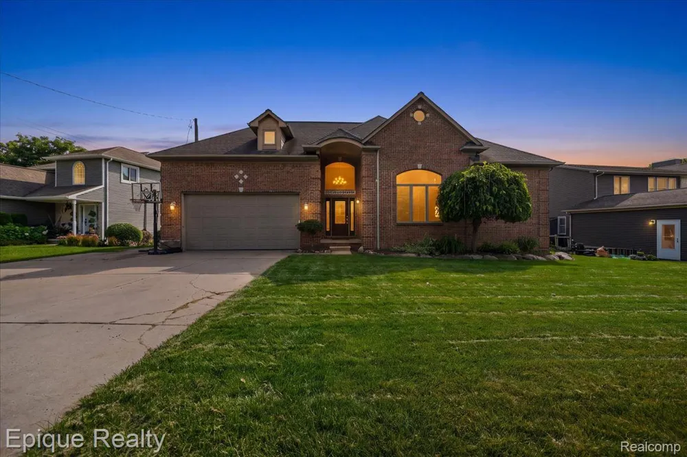 395 Indianwood Road Orion Charter Township, MI 48362