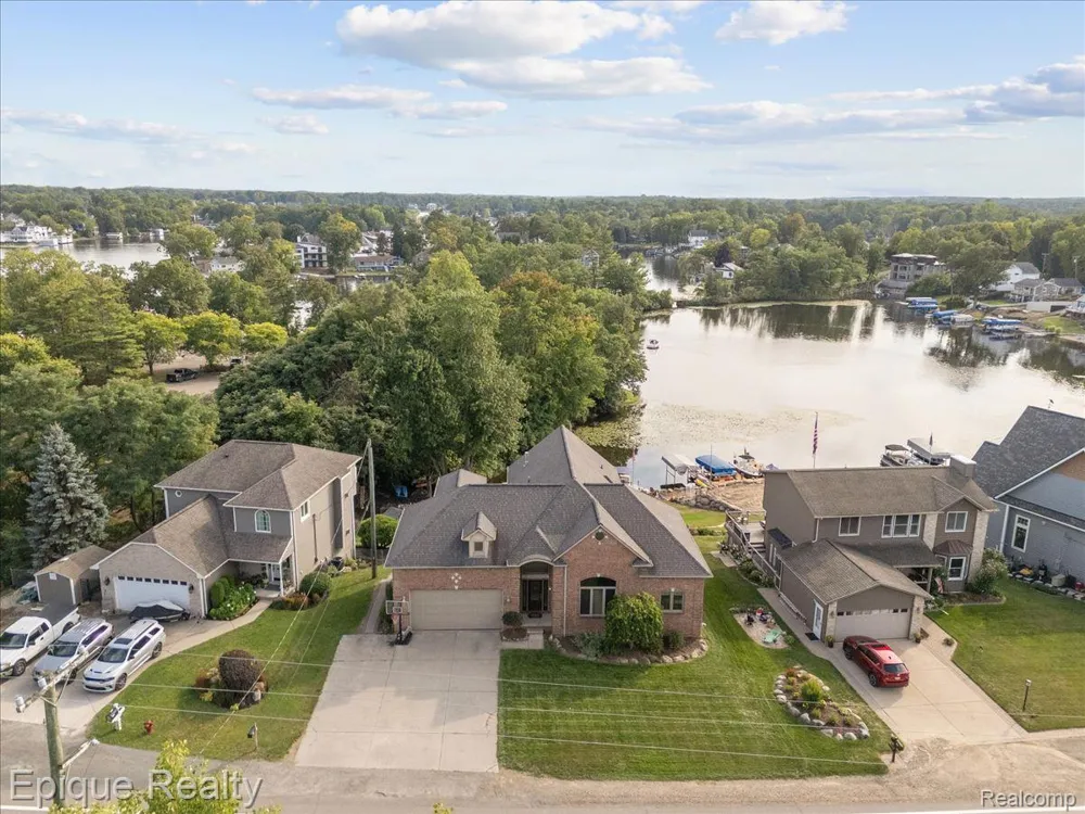 395 Indianwood Road Orion Charter Township, MI 48362