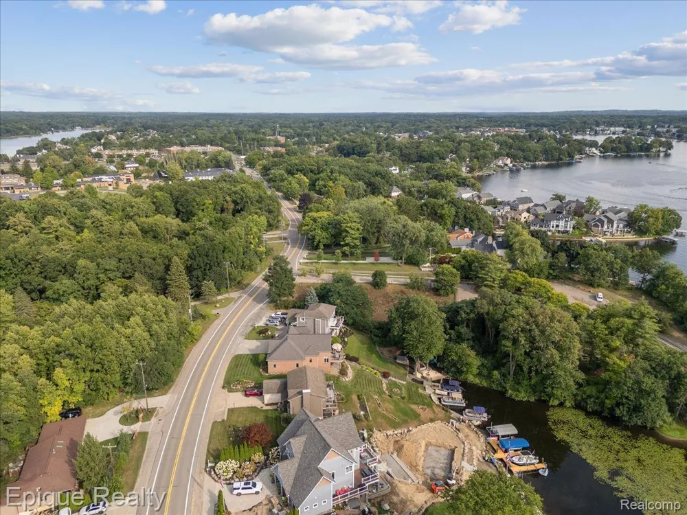 395 Indianwood Road Orion Charter Township, MI 48362