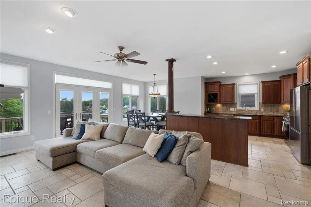395 Indianwood Road Orion Charter Township, MI 48362