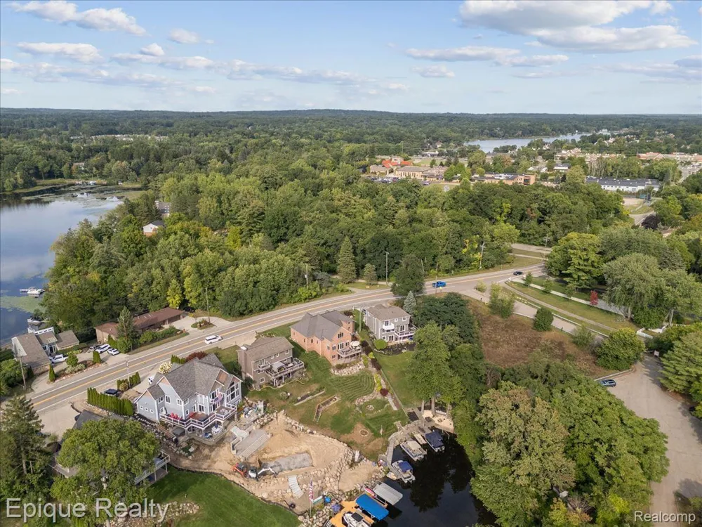 395 Indianwood Road Orion Charter Township, MI 48362