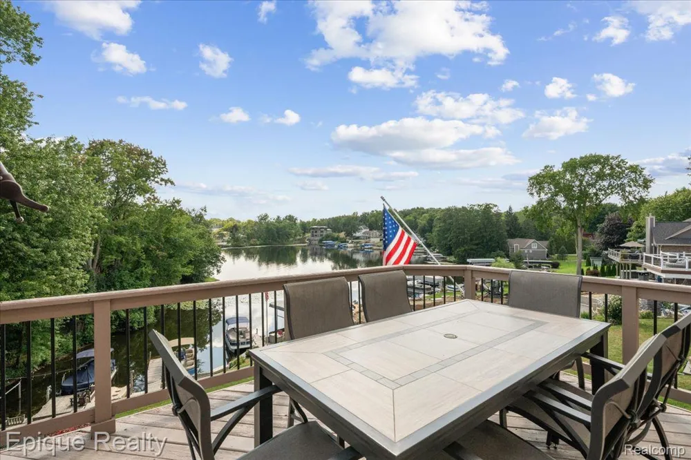 395 Indianwood Road Orion Charter Township, MI 48362