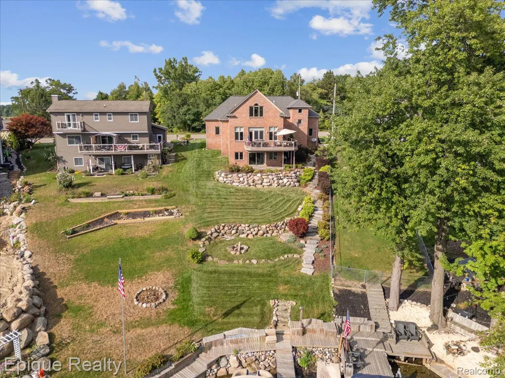 395 Indianwood Road Orion Charter Township, MI 48362