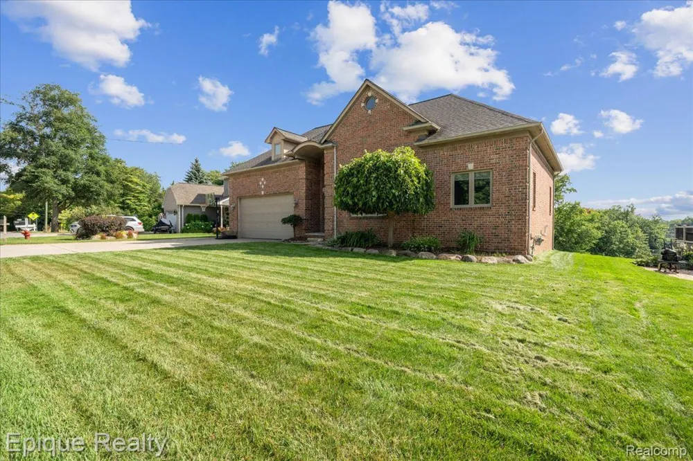 395 Indianwood Road Orion Charter Township, MI 48362