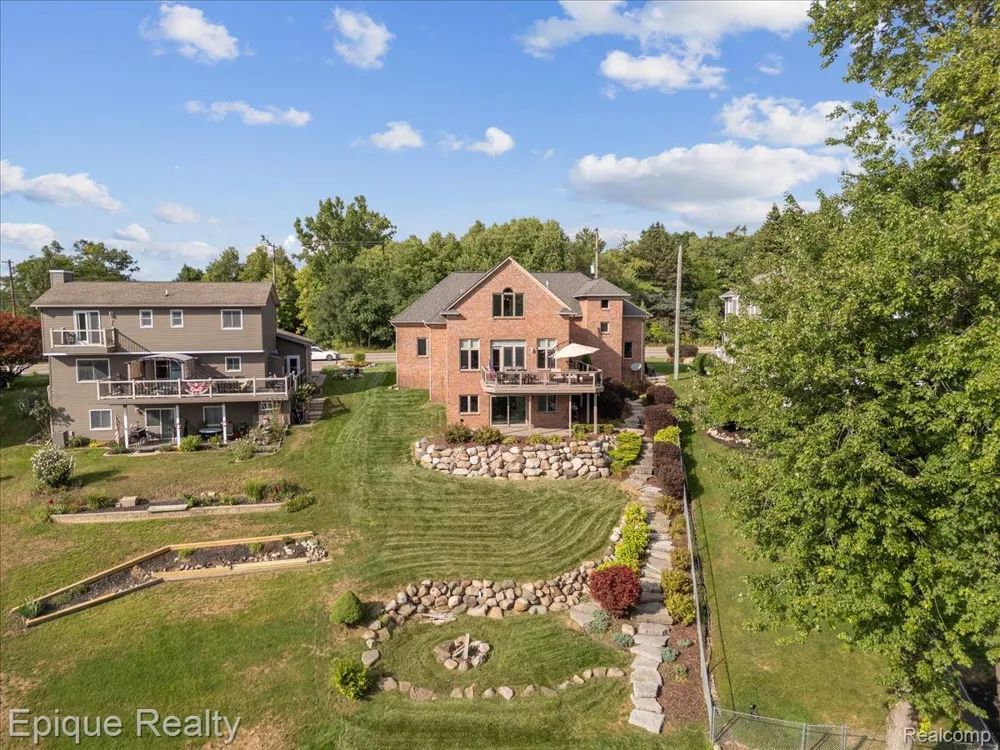 395 Indianwood Road Orion Charter Township, MI 48362