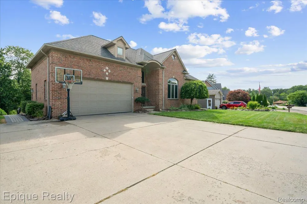 395 Indianwood Road Orion Charter Township, MI 48362