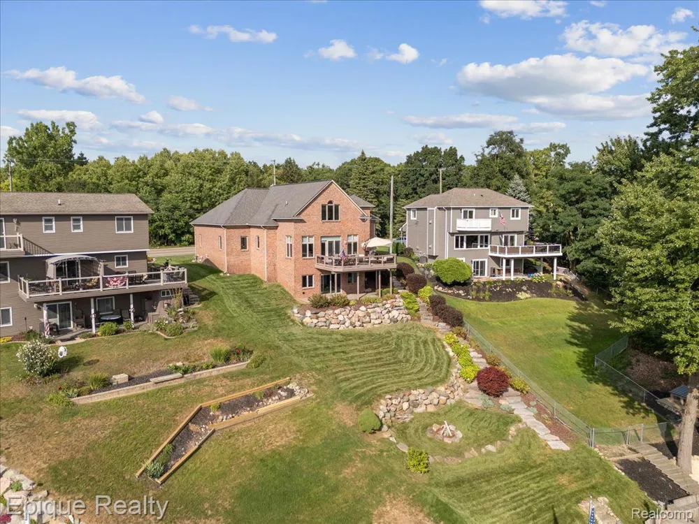 395 Indianwood Road Orion Charter Township, MI 48362