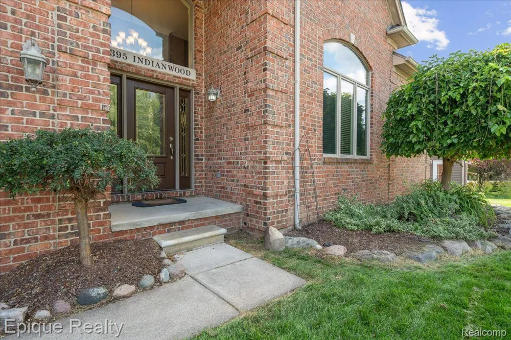 395 Indianwood Road Orion Charter Township, MI 48362