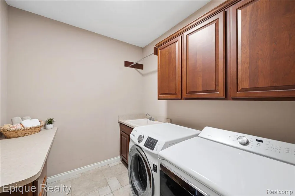 395 Indianwood Road Orion Charter Township, MI 48362