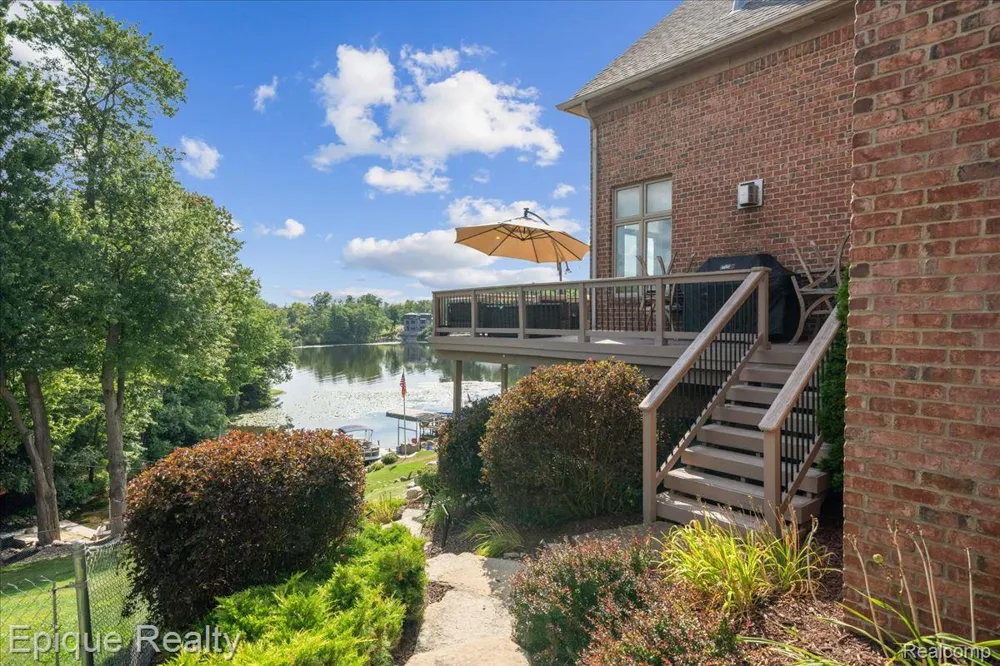 395 Indianwood Road Orion Charter Township, MI 48362