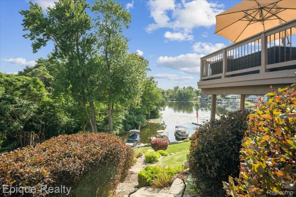 395 Indianwood Road Orion Charter Township, MI 48362
