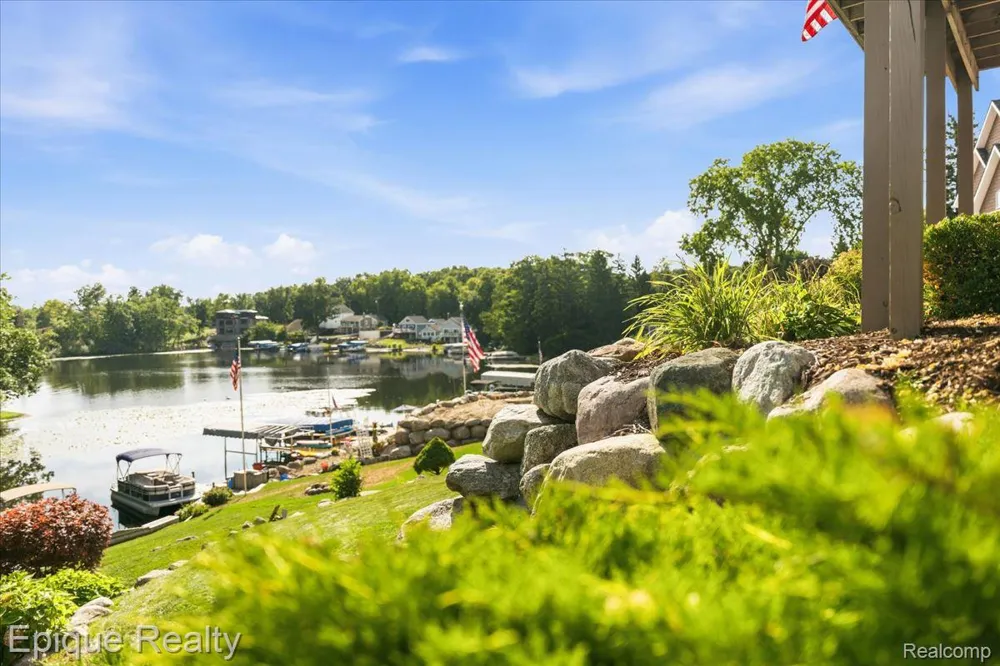 395 Indianwood Road Orion Charter Township, MI 48362