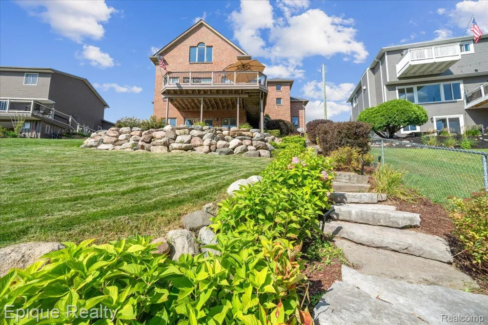 395 Indianwood Road Orion Charter Township, MI 48362