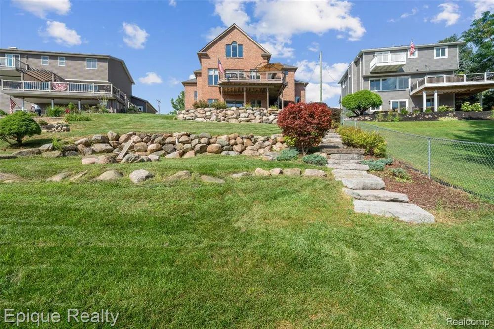 395 Indianwood Road Orion Charter Township, MI 48362