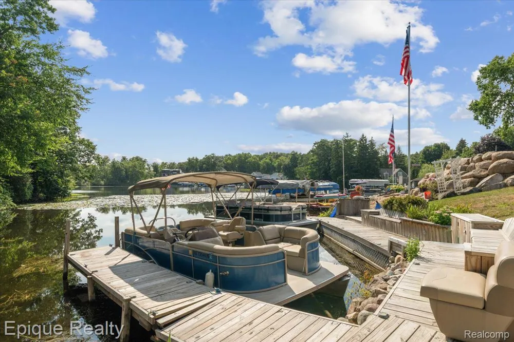395 Indianwood Road Orion Charter Township, MI 48362