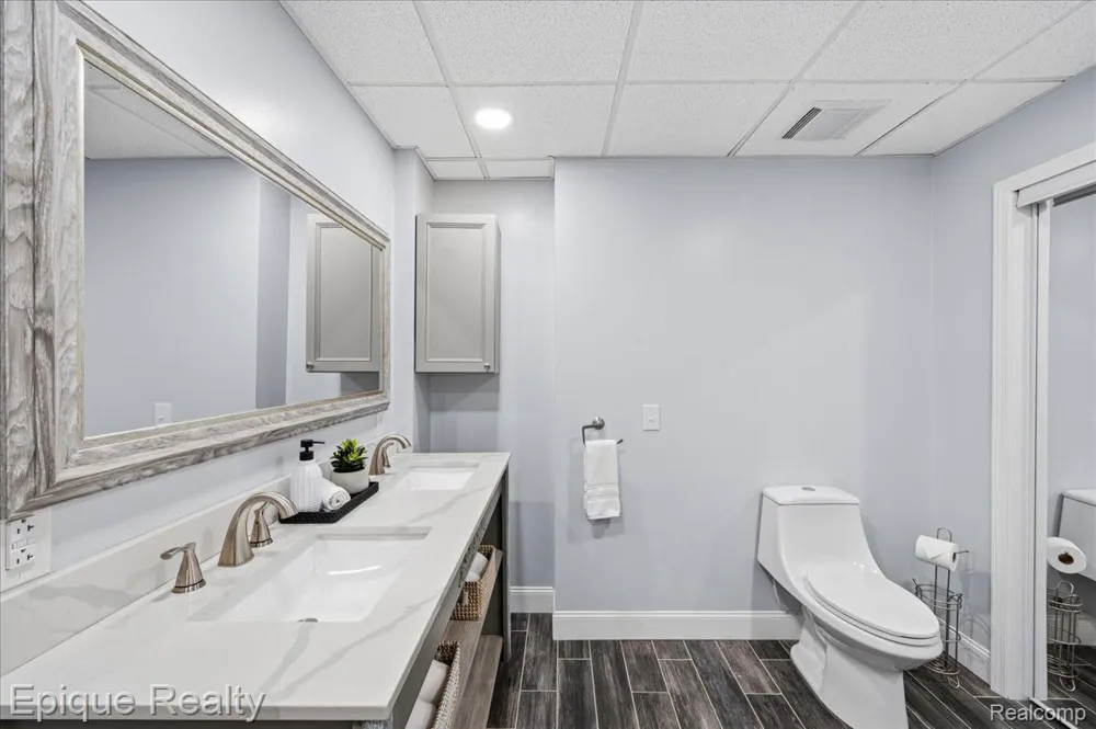 395 Indianwood Road Orion Charter Township, MI 48362