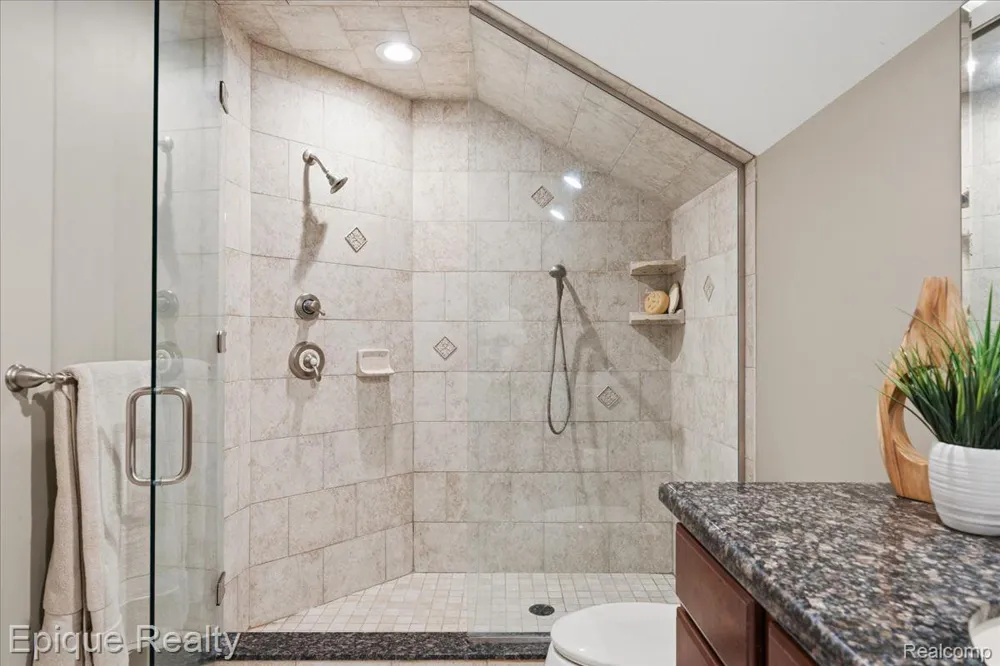 395 Indianwood Road Orion Charter Township, MI 48362