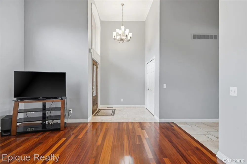 395 Indianwood Road Orion Charter Township, MI 48362