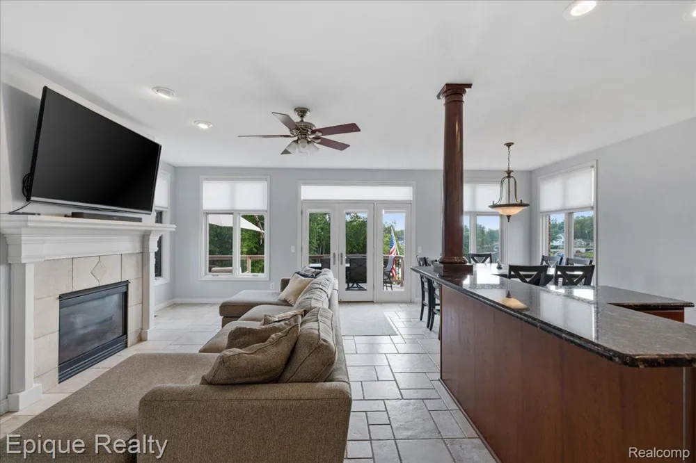 395 Indianwood Road Orion Charter Township, MI 48362