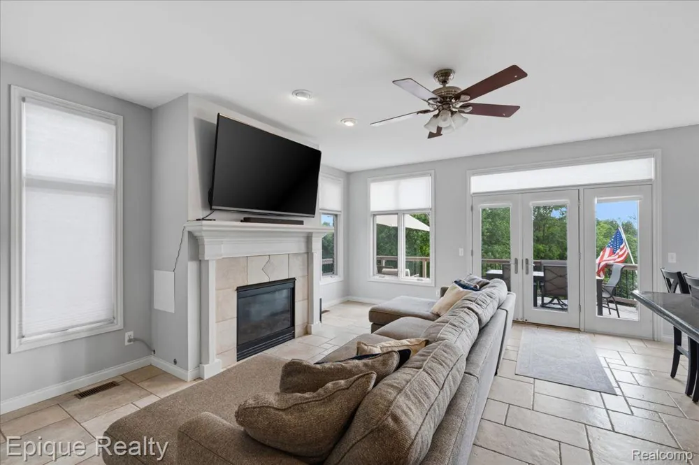 395 Indianwood Road Orion Charter Township, MI 48362