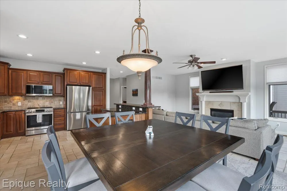 395 Indianwood Road Orion Charter Township, MI 48362