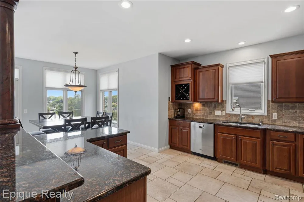 395 Indianwood Road Orion Charter Township, MI 48362