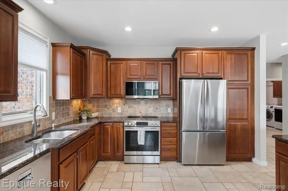 395 Indianwood Road Orion Charter Township, MI 48362