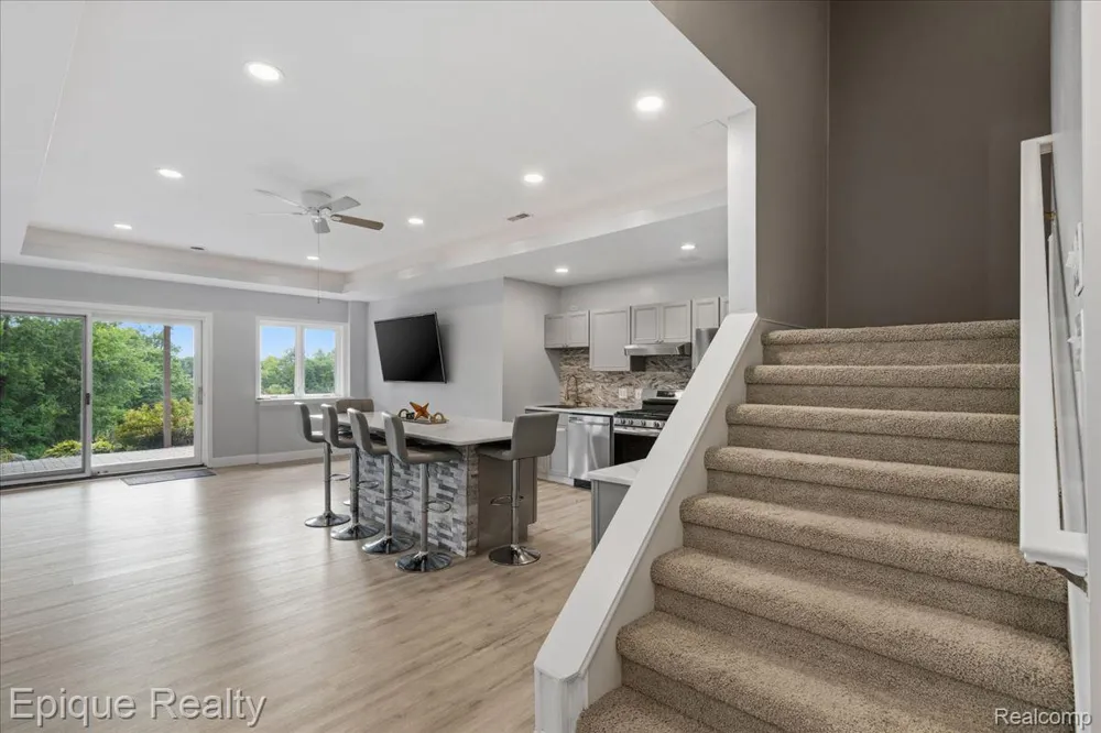395 Indianwood Road Orion Charter Township, MI 48362
