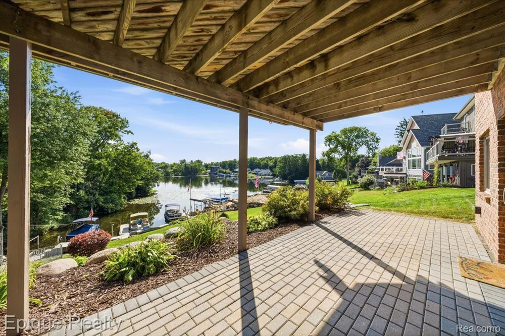 395 Indianwood Road Orion Charter Township, MI 48362